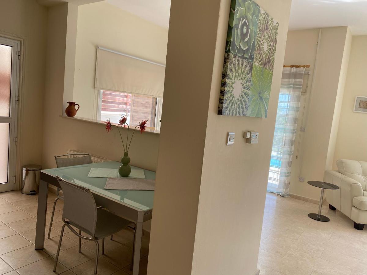 Amazing Front Line Villa In Coral Bay Peyia Luaran gambar
